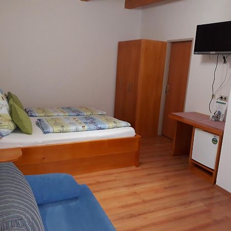 ガムリッツ Obsthof Glueck Bed & Breakfast エクステリア 写真