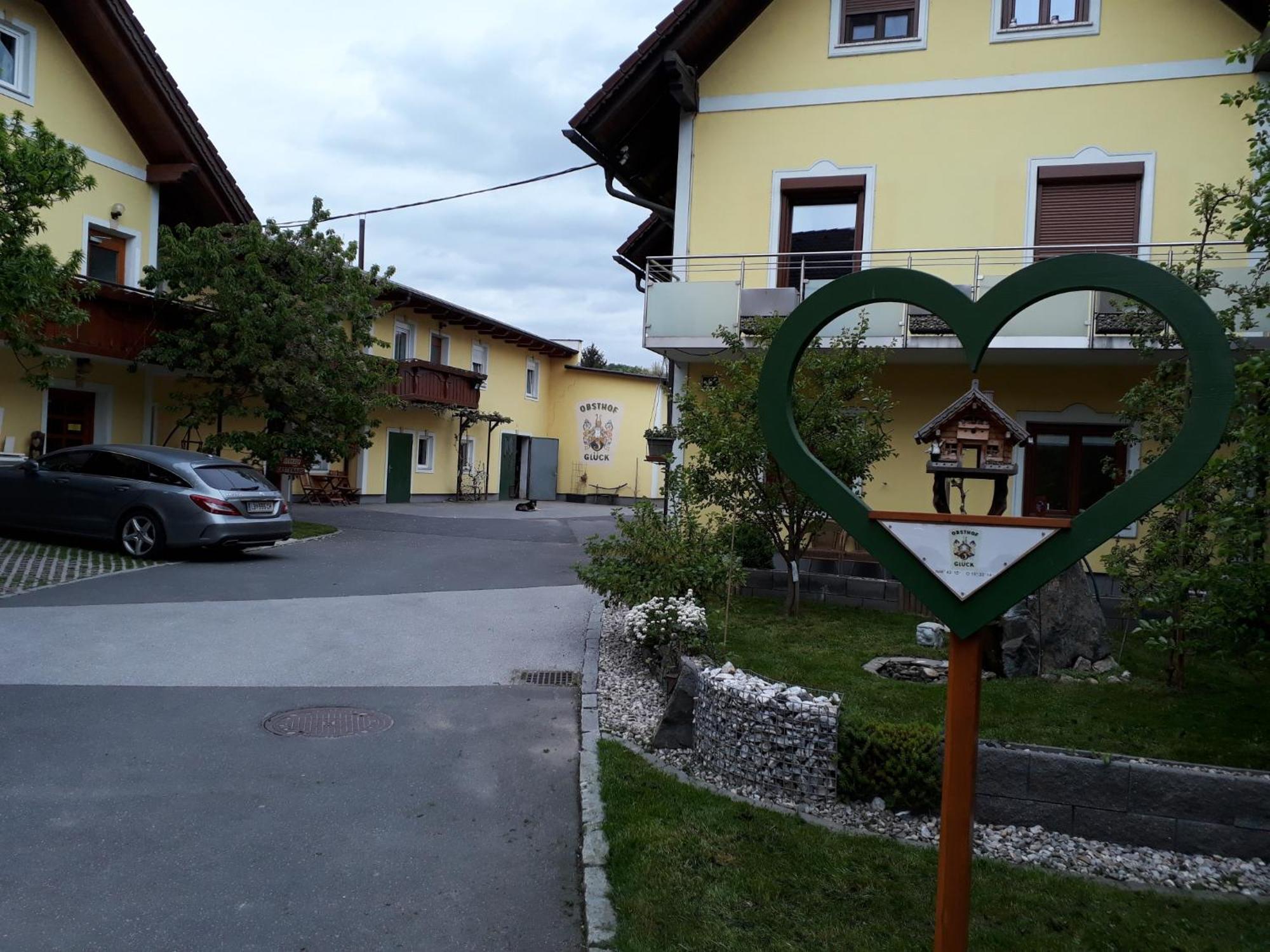ガムリッツ Obsthof Glueck Bed & Breakfast エクステリア 写真