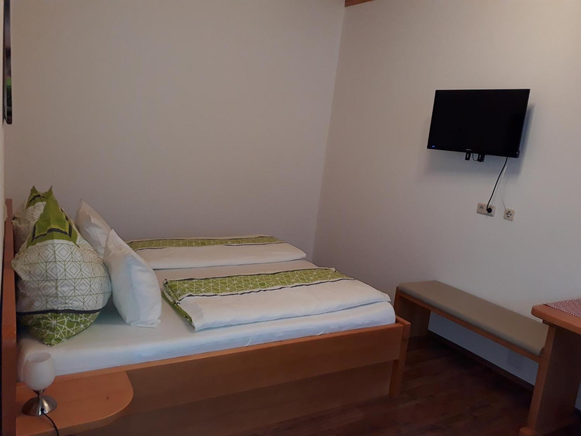 ガムリッツ Obsthof Glueck Bed & Breakfast エクステリア 写真